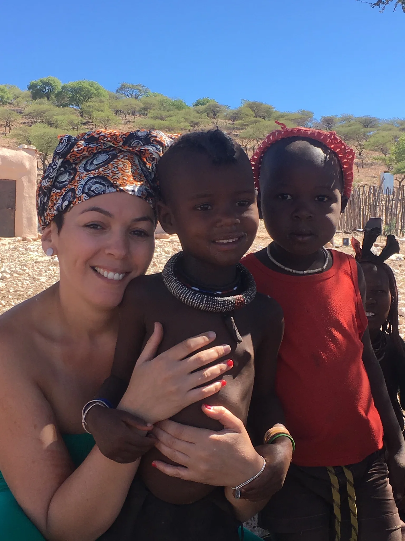 Nora avec des enfant Himbas Nora avec des enfant Himbas
