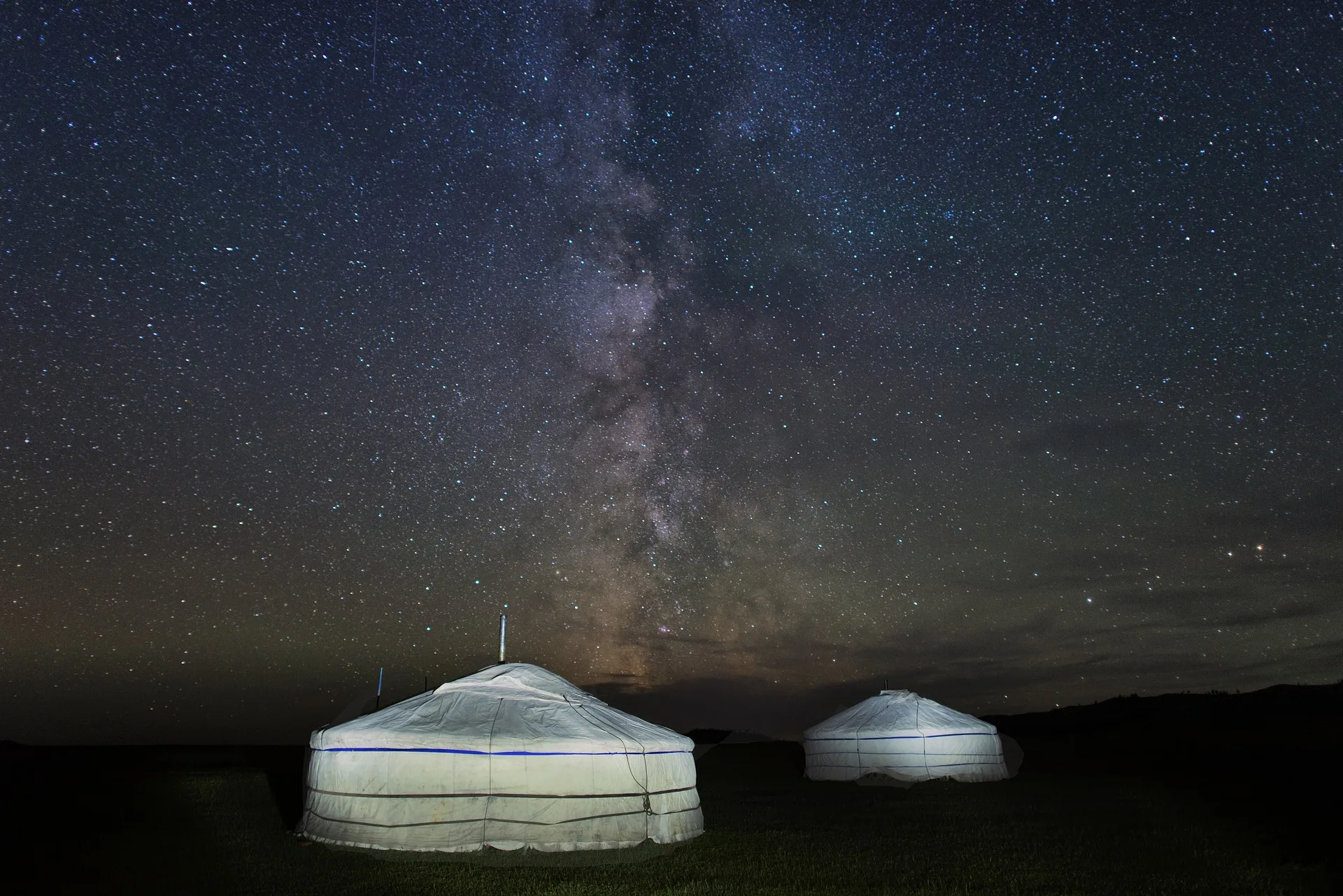Yourte sous les étoiles en Mongolie Yourte sous les étoiles en Mongolie