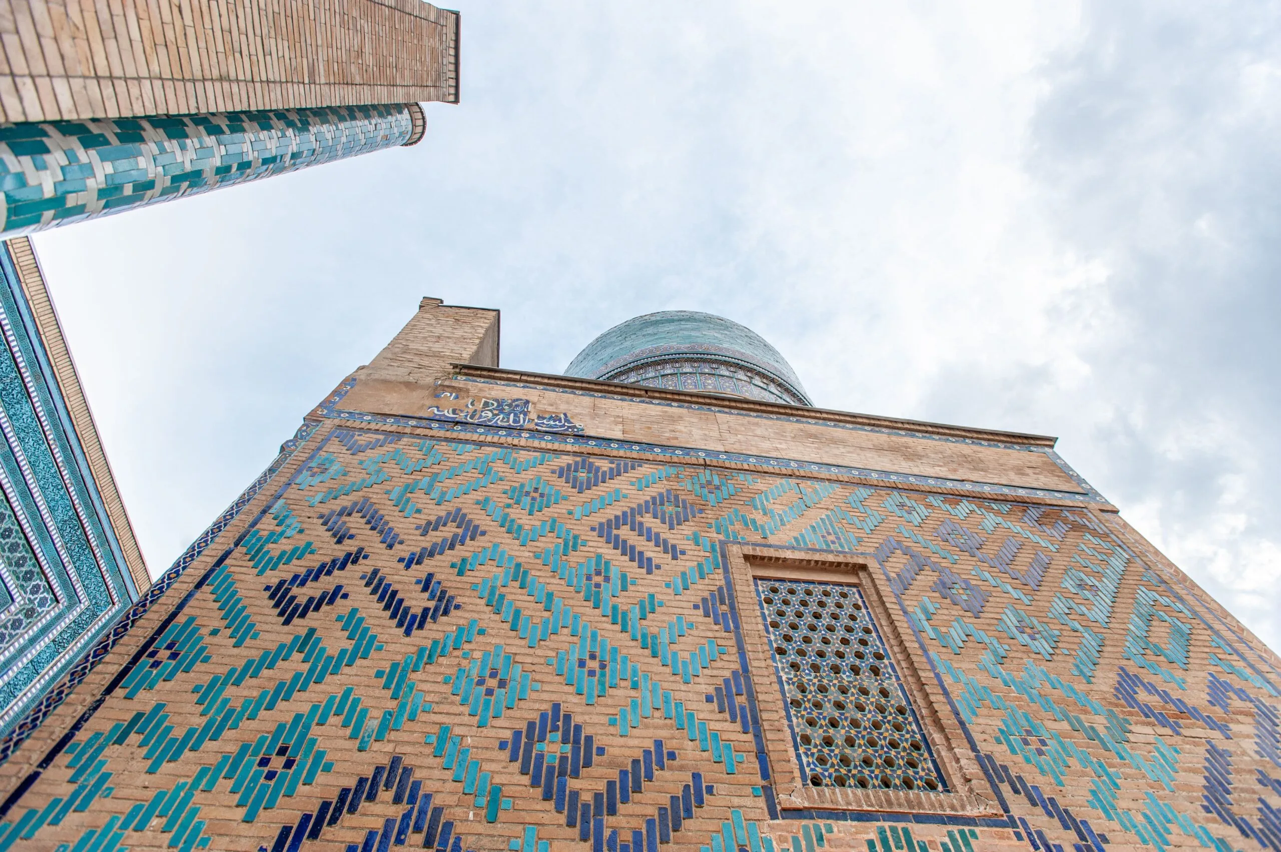 shahi-zinda-memorial-complex-in-samarkand-uzbekis-2023-11-27-05-28-07-utc (1)