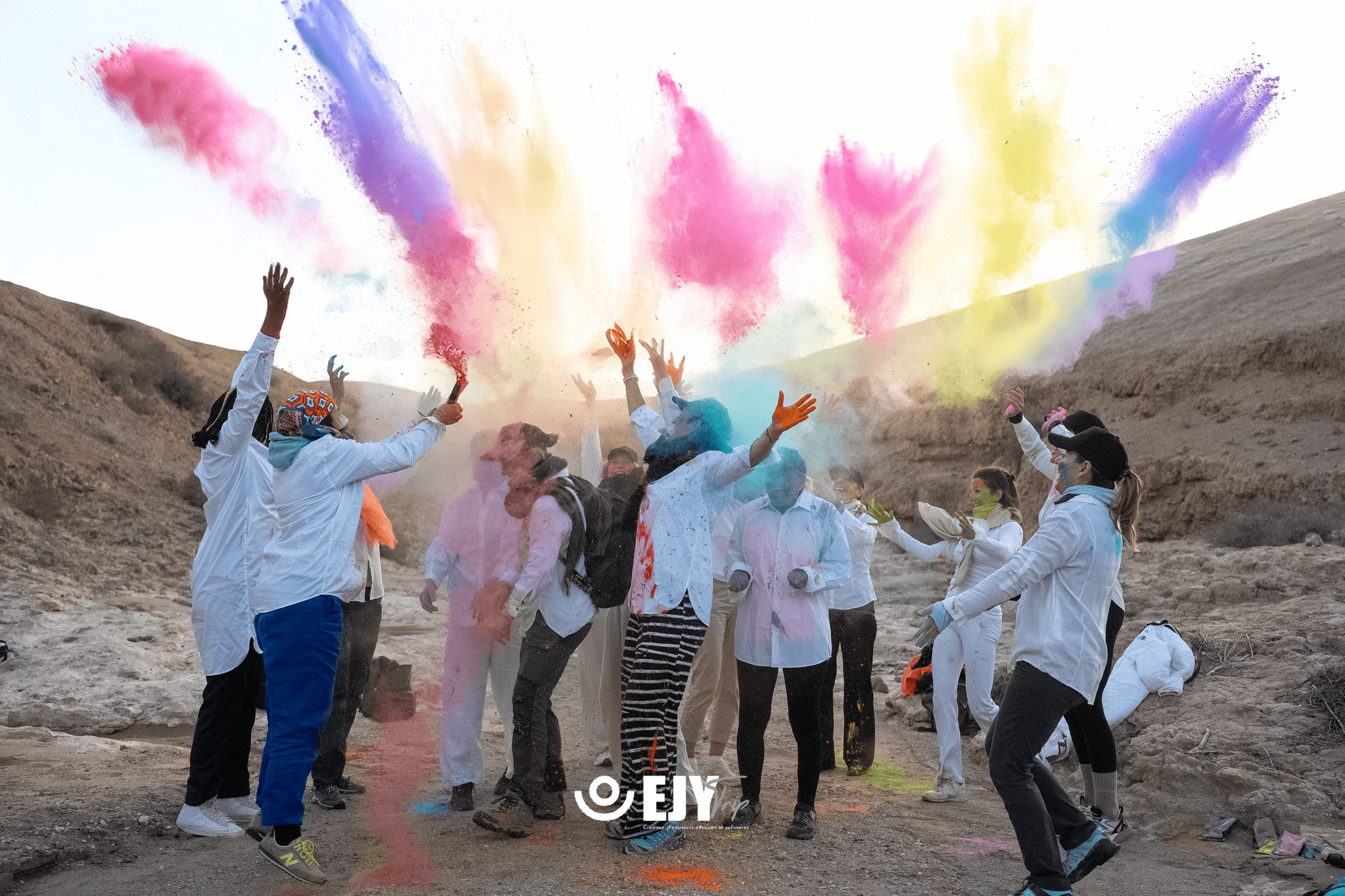 [Image d'une équipe en séminaire dans un cadre naturel majestueux]